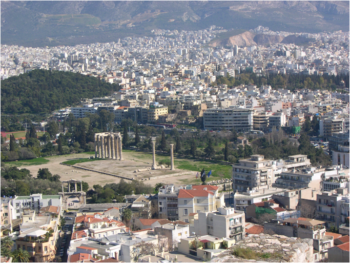 Афины. Руины античного храма, окруженные современной застройкой