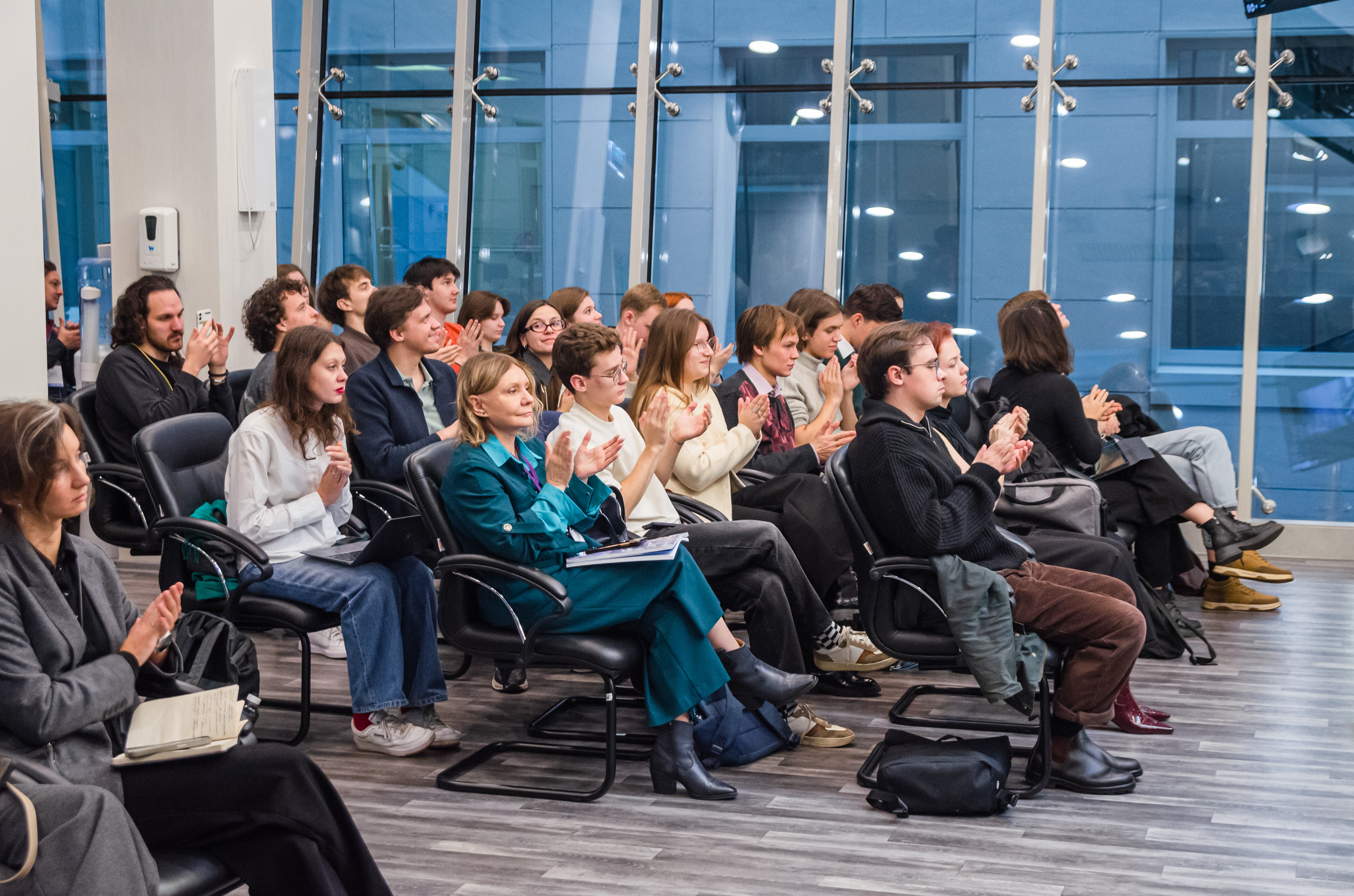 Зрители дискуссии о том, как урбанистика изменилась за 15 лет. Конференция имени А.А. Высоковского, 2025